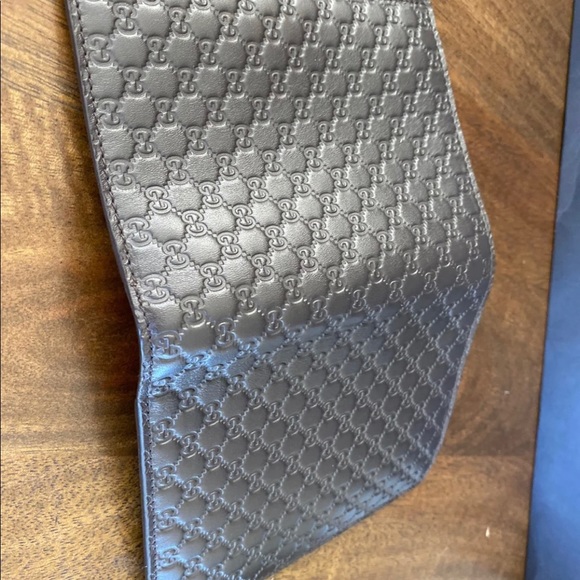 Gucci 496948 mens leather passport bifold Wallet - Picture 4 of 8